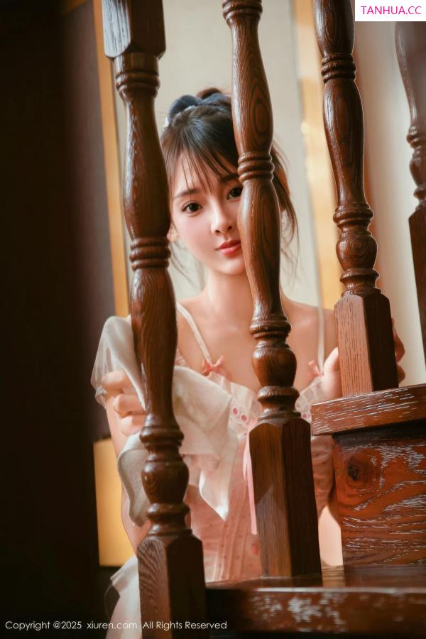   [XiuRen]高清写真图 2025.09.05 No.10730 炎恬kitty 粉色连衣短裙第9张图片